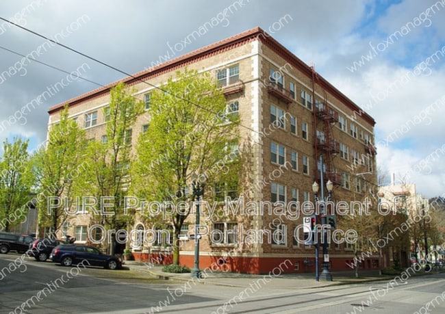 Building Photo - 709 SW 16th Ave