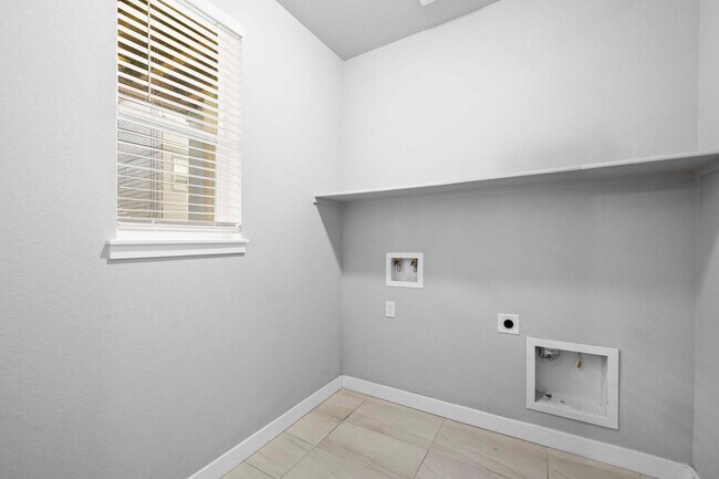 Building Photo - 2387 S Tucson St
