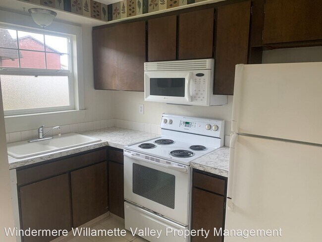 Foto del edificio - 479-517 Monmouth Ave S