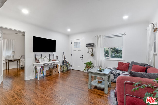 Foto del edificio - 4914 Malta St