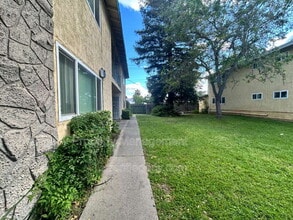 Building Photo - 4552 Ashcroft Ave