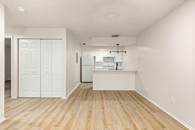 Building Photo - 5305 SE 28th Ln