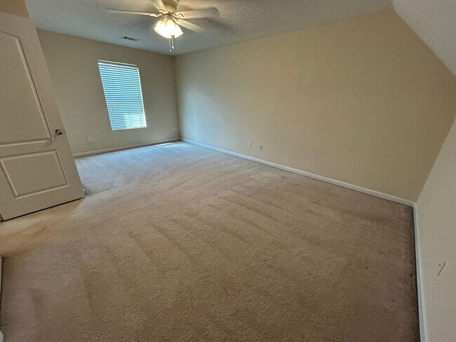 Foto del edificio - PRE-LEASING FOR AUGUST 2026!