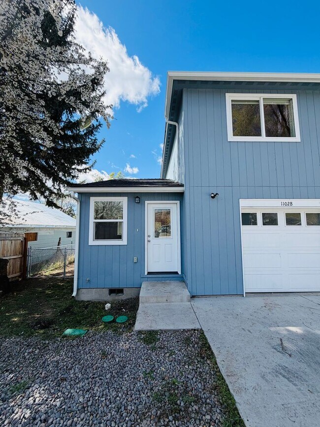 Building Photo - Well-designed 3BD/2BA newer build offers a fantastic layout with flexible living space.