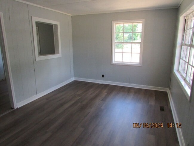 Building Photo - Mayesville