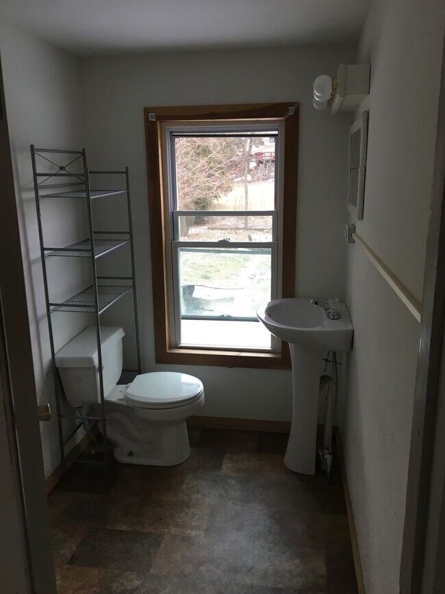 Building Photo - 4 br, 1.5 bath House - 1010 N Jefferson Ave