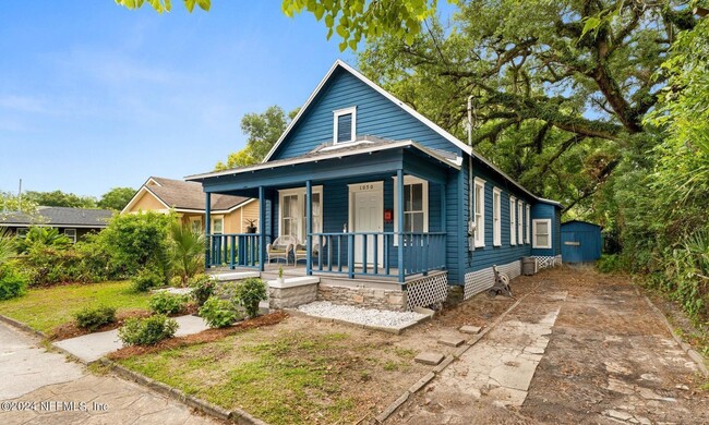 Building Photo - Fully Renovated 3 bedroom 2 bath Home in t...