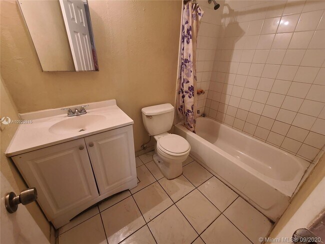 Building Photo - 2600 NW 39th Way