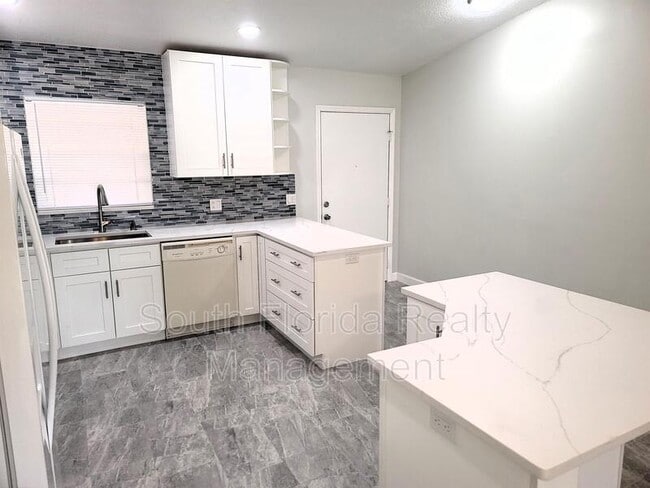 Building Photo - 3011 SE Aster Ln