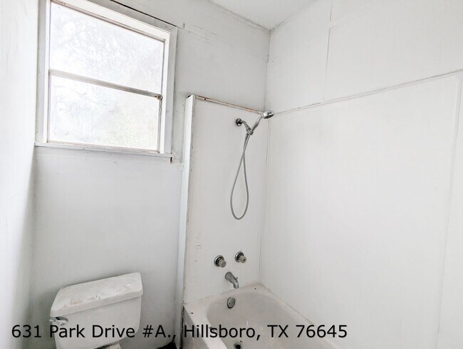 Building Photo - 631-A Park St.
