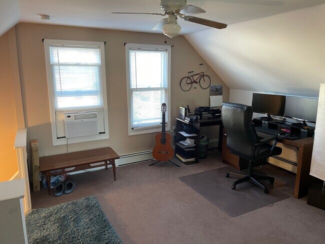 HOME OFFICE area -3rd floor - 83 Kneen St