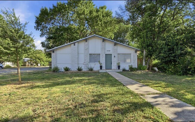 Foto del edificio - 2208 Deadwood Dr