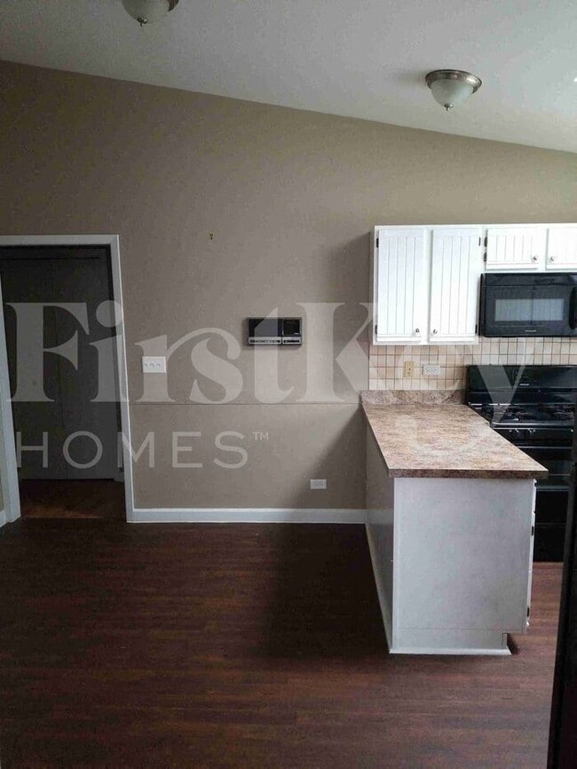 Building Photo - 185 Paramount Dr