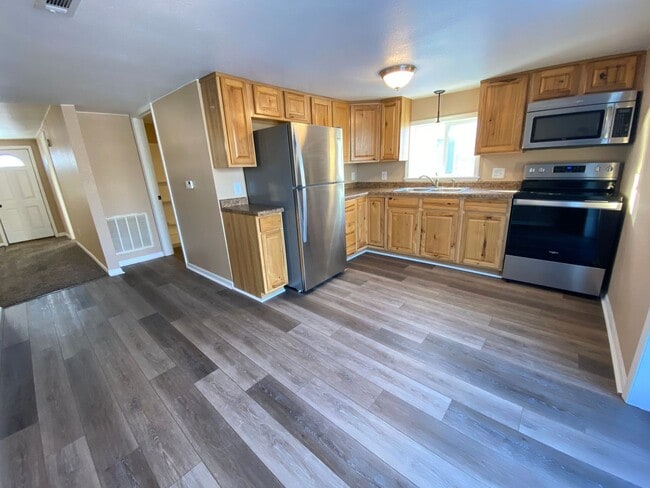 Foto del edificio - Now Leasing: Charming 1 Bedroom, 1 Bathroom Home in Waterloo, IA!