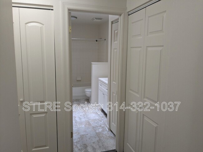 Foto del edificio - 2707 Russell Blvd