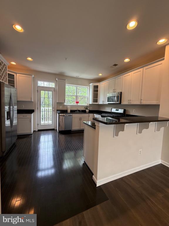 Building Photo - 7476 Riding Meadow Way
