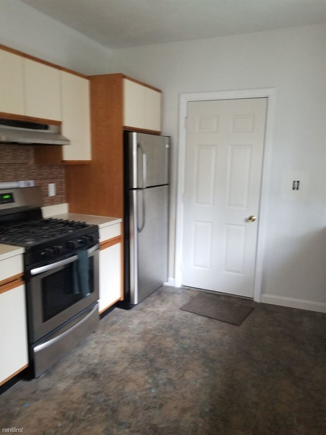 Building Photo - 3 br, 1 bath  - 28 Fairmont St
