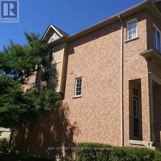 Building Photo - 5055 Heatherleigh Ave