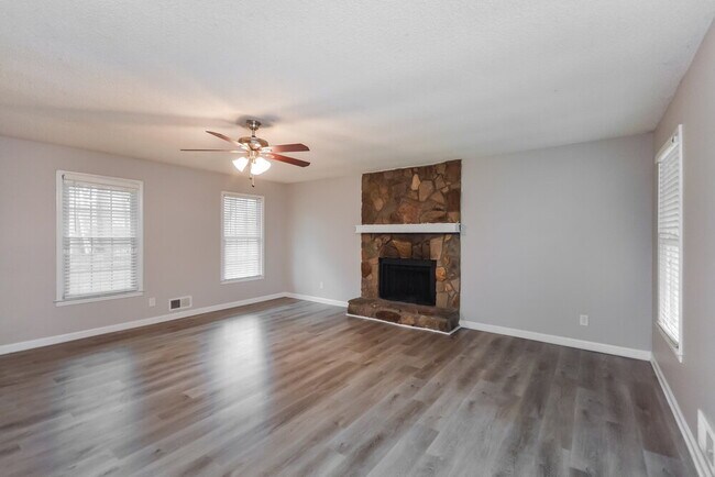 Foto del edificio - 2128 Summertown Dr