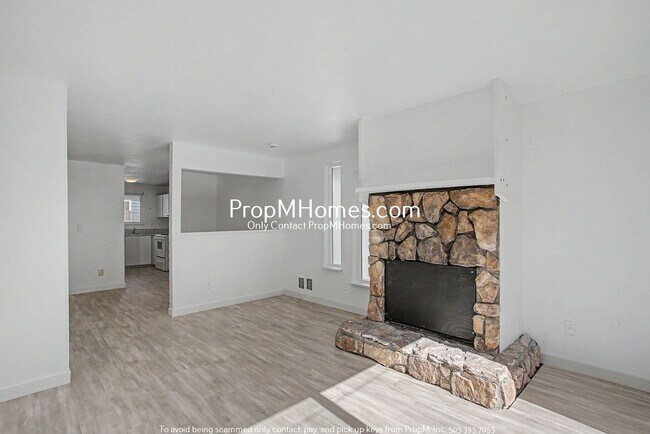 Foto del edificio - Updated Two Bedroom Duplex in Sellwood - Garage Included!