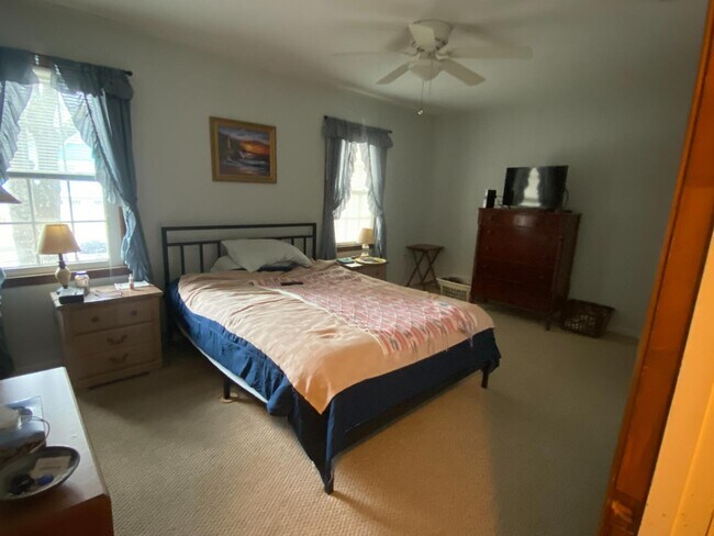 Foto del edificio - 4403 Lakeside Dr