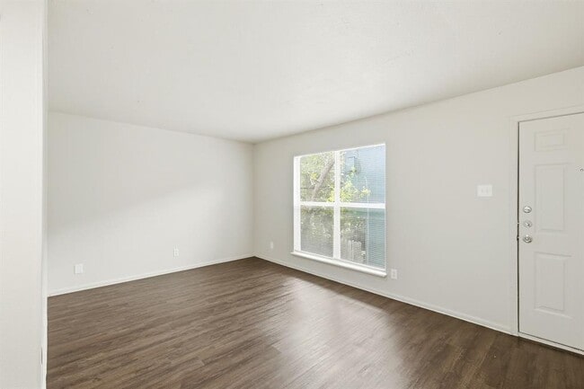 Building Photo - 2319 Greenfield Pkwy