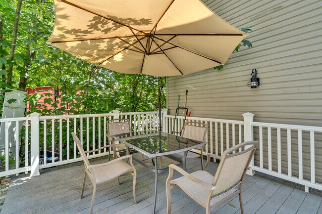 Building Photo - 844 Broadway