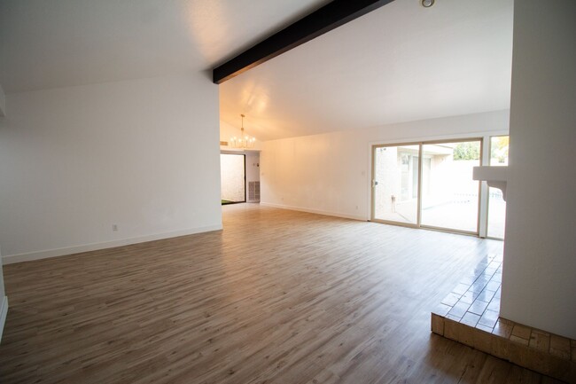 Building Photo - Scottsdale - McCormick Ranch Home - 3 Bedr...