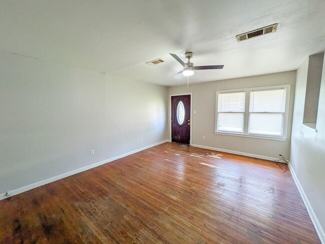 Building Photo - 2631 Second Avenue