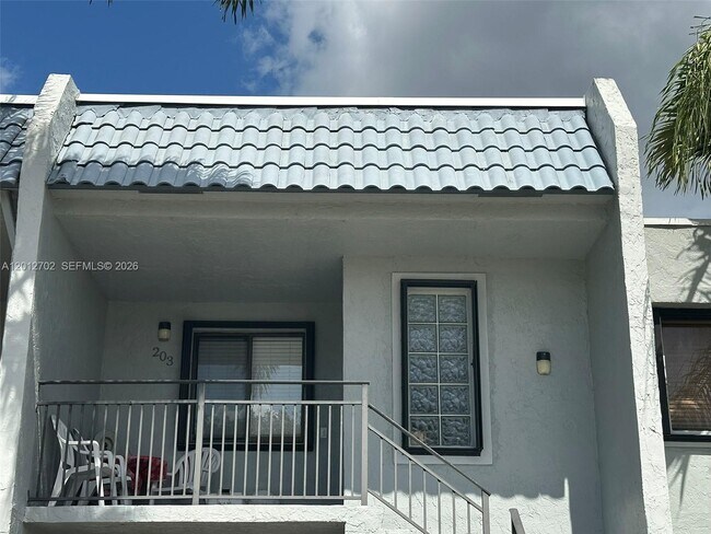 Foto del edificio - 16511 Blatt Blvd