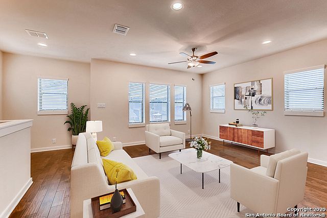 Living room - 1146 N Olive St