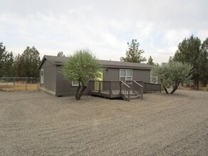 Building Photo - 3491 SE Umatilla Loop
