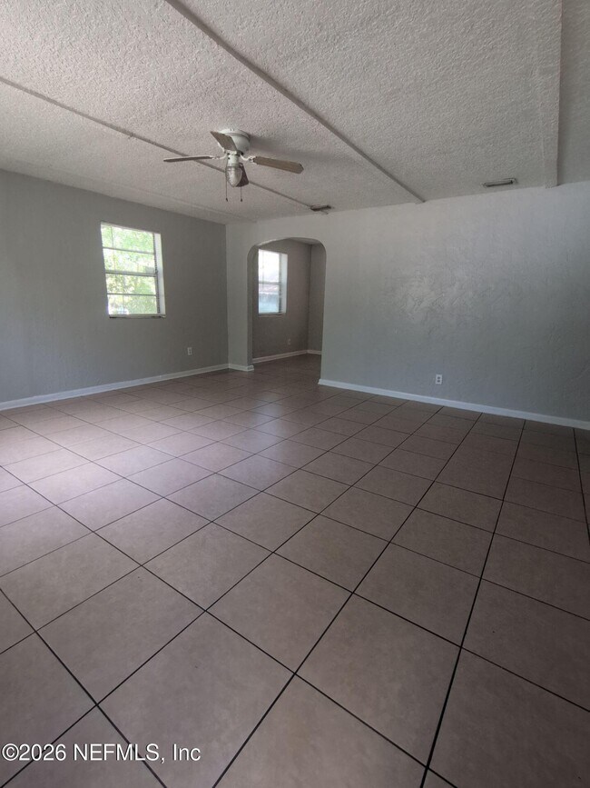 Foto del edificio - 3350 Sunnybrook Ave N