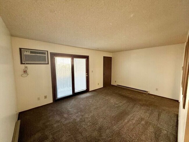 Building Photo - Move in specials - Pick One - 1st month free or $100 off monthly rent. Flexible lease terms are a...