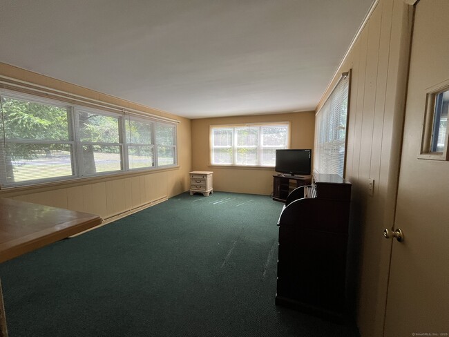 Building Photo - 644 Amity Rd