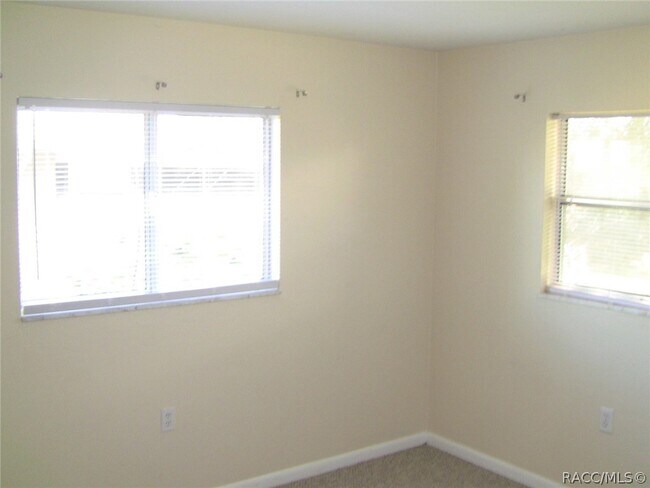 Foto del edificio - 198 W Valerian Pl