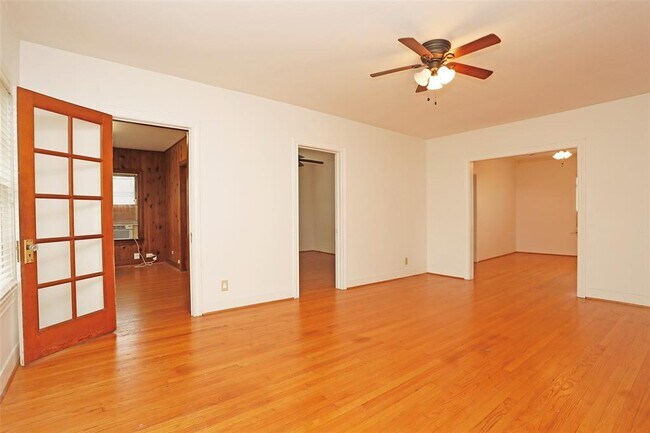 Building Photo - 5602 Chaucer Dr