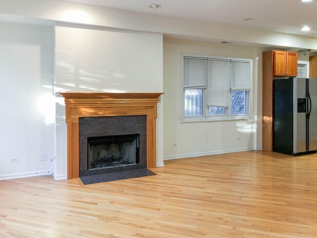 Foto del edificio - 2327 N Southport Ave