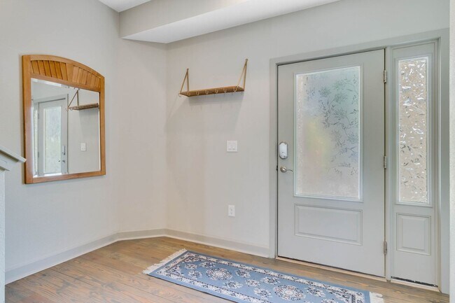 Building Photo - Amazing 4/4.5 End Unit Townhome in Colonia...
