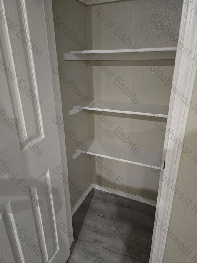 Building Photo - Modern 2 Bed 2 Bath apartment