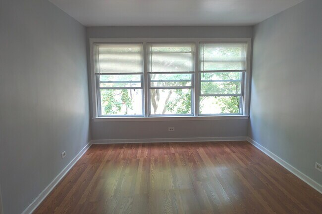Foto del edificio - 8106 Kilpatrick Ave