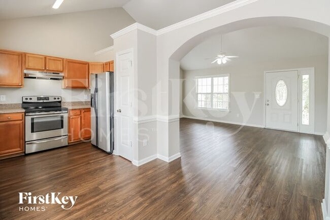 Building Photo - 422 Twin Valley Dr
