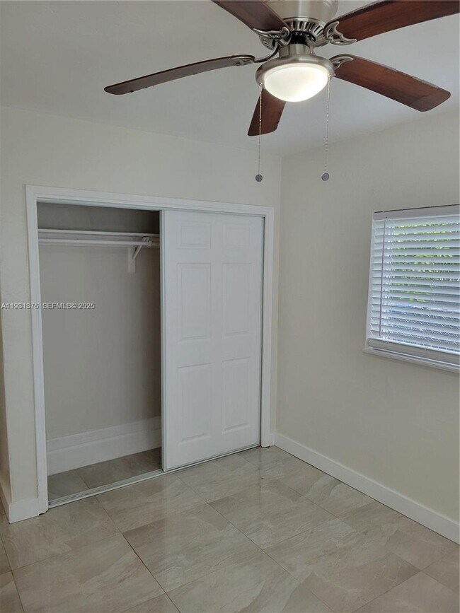 Foto del edificio - 1830 Monroe St