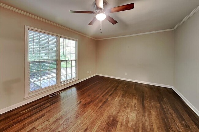 Foto del edificio - 1250 Ridgefield Dr