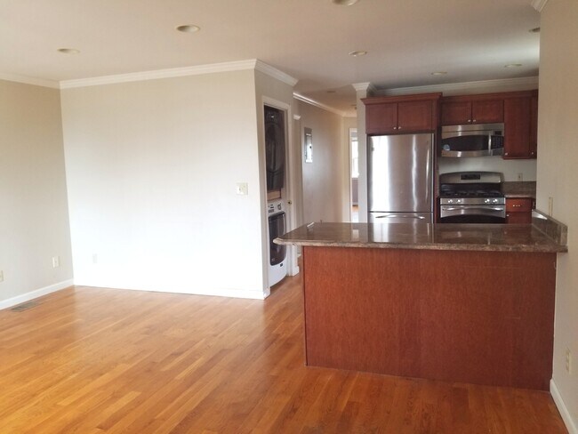 Building Photo - 258 Longstreet Ave