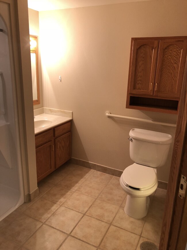 Building Photo - 150 Poppe Dr