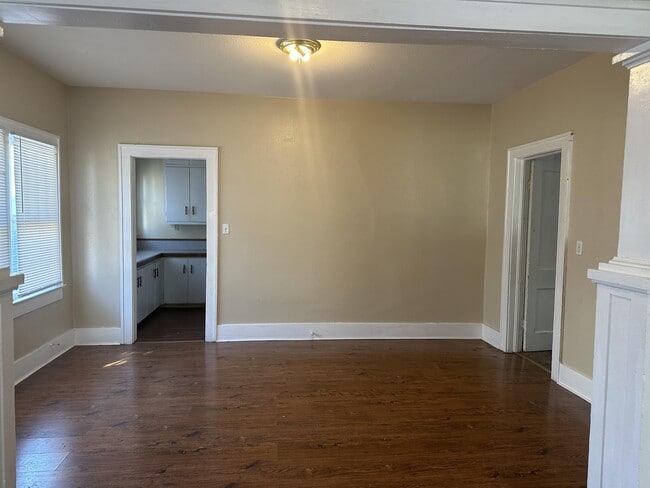 Foto del edificio - 317 N Jackson St