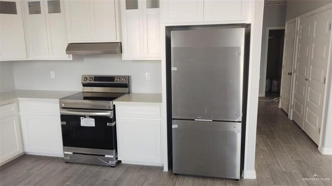 Building Photo - 11 Angus St