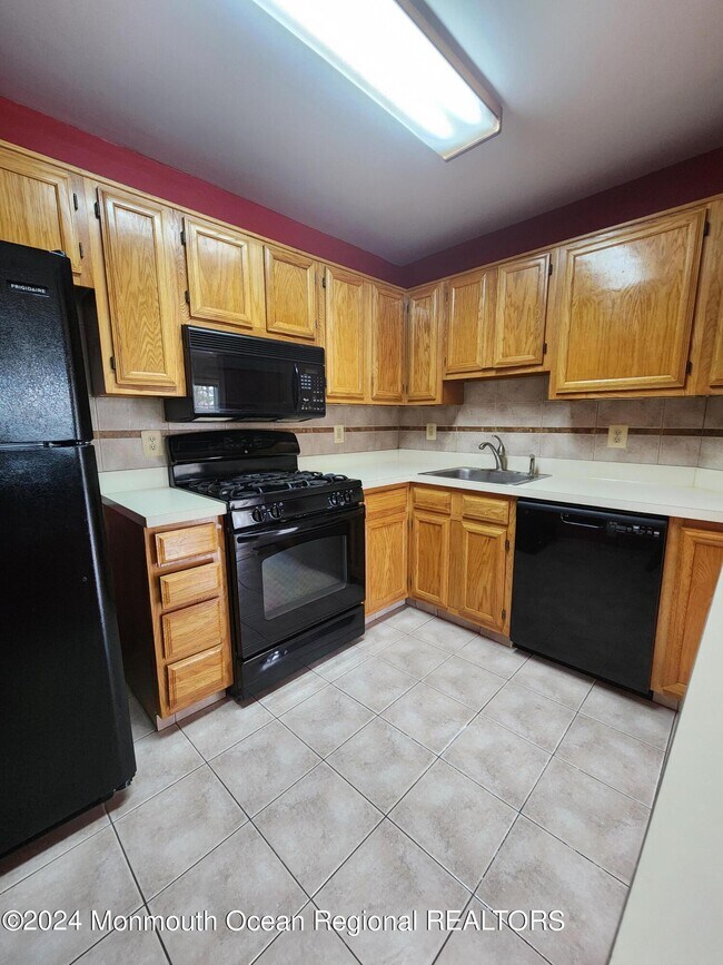 Building Photo - 73 Briarwood Ct