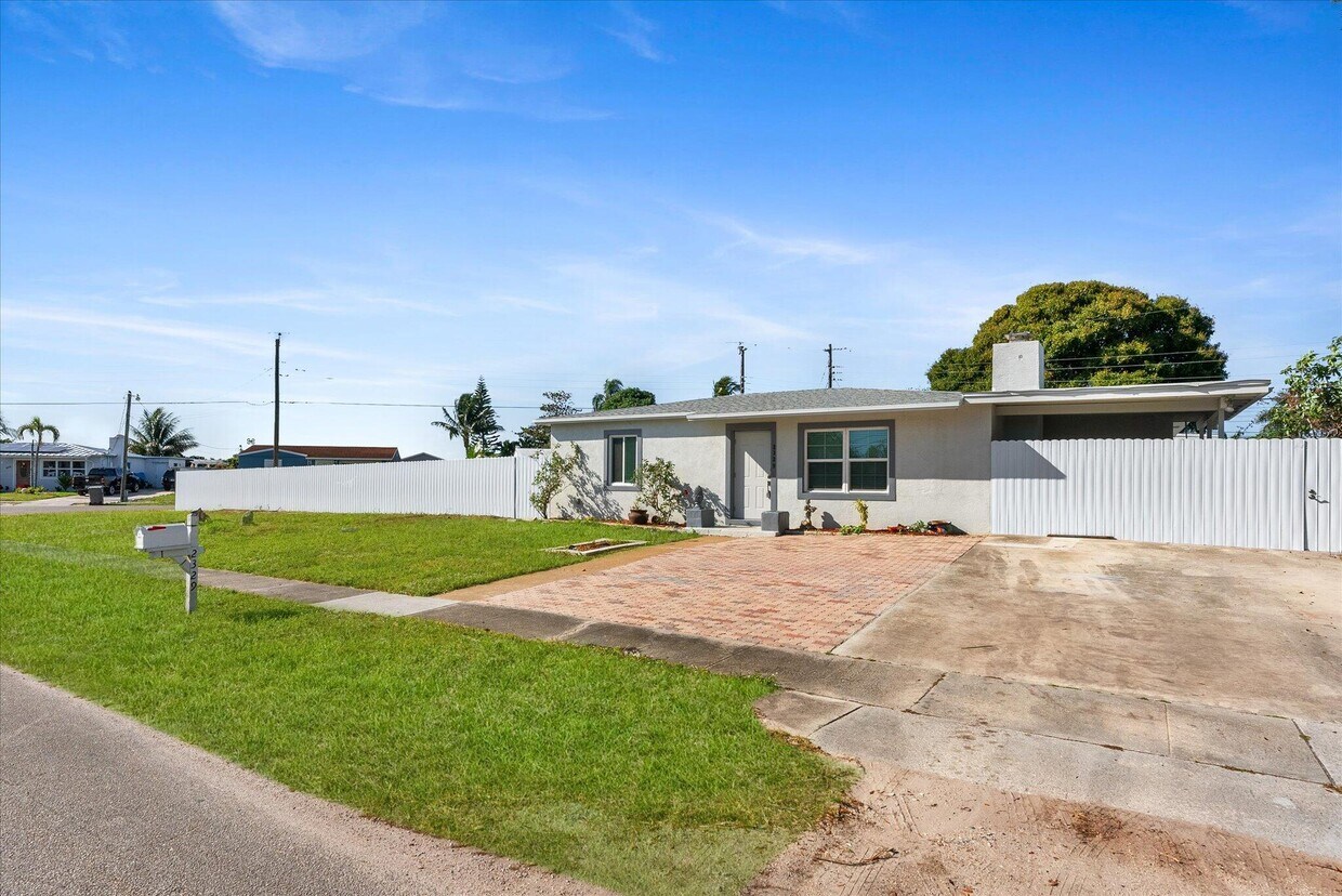 Foto principal - 2329 West Dr